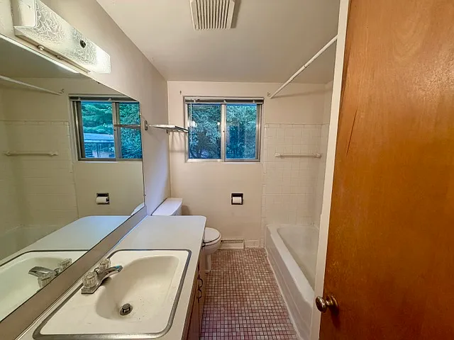 2 bed, 900 sqft, $1,250 — Photo 4
