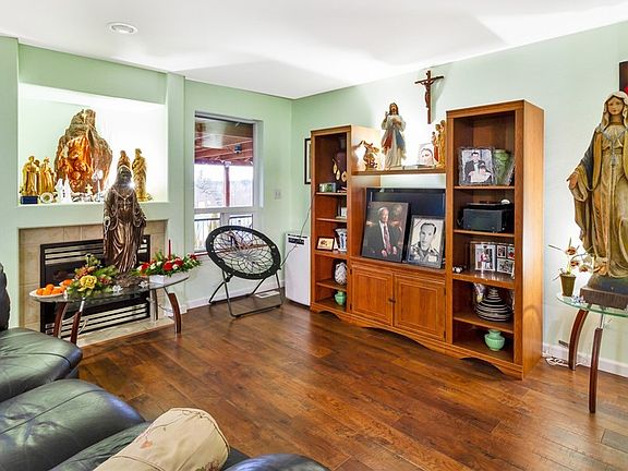 5th image of 1319 E 63rd St