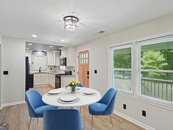3rd image of 5160 W Chapel Hill Rd