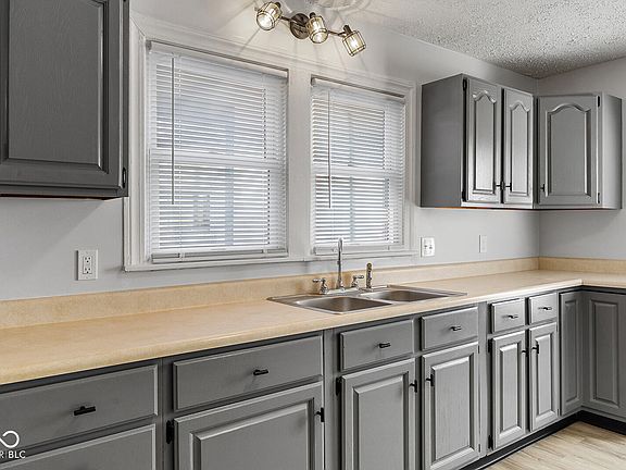 4th image of 926 N 19th St