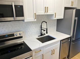 16 Auburn Ct APT A, Alexandria, VA 22305