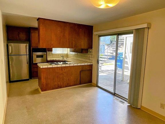 4th image of 1571 Brookvale Dr