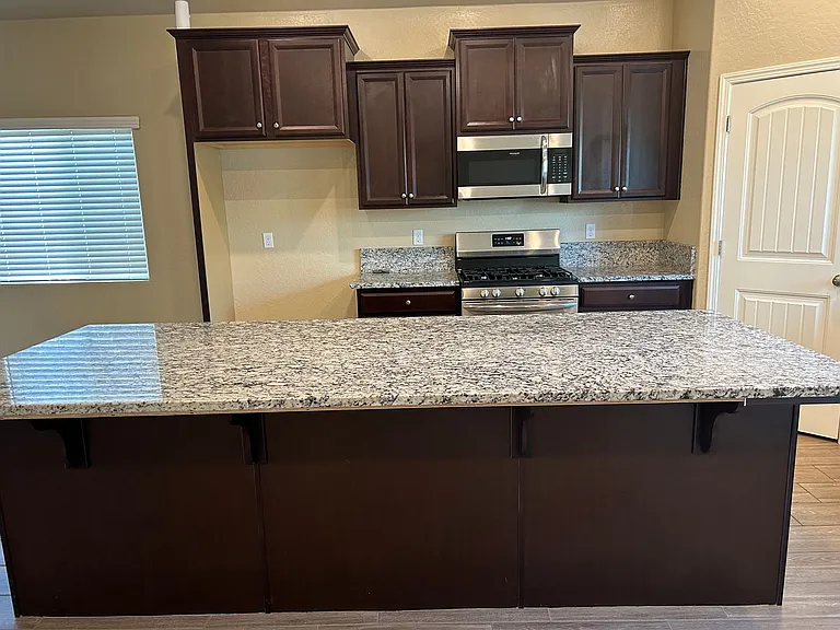 1025 S Crumal St — Photo 8