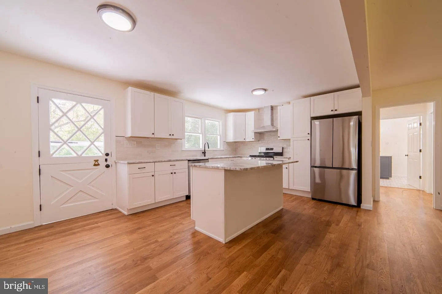 4 bed, 2.0 bath, 1736 sqft, $3,000 — Photo 4