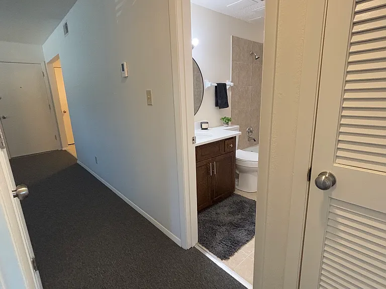 2727 S Sterling Ave #G — Photo 22