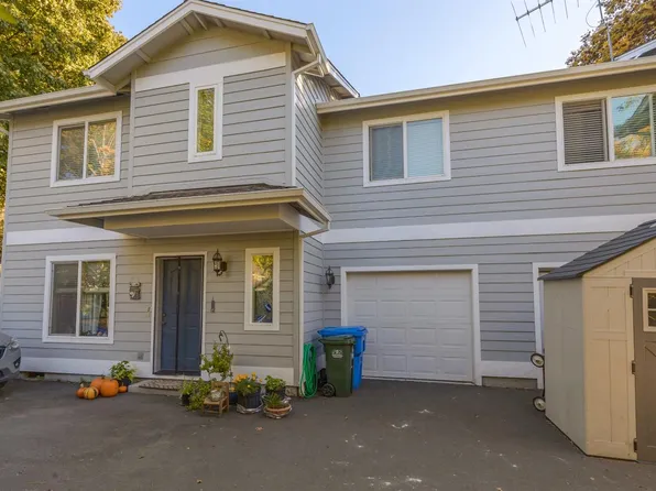 212 Oak St, Rogue River, OR 97537