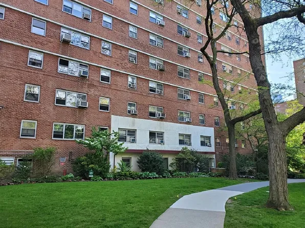 195 Adams St APT 3A, Brooklyn, NY 11201