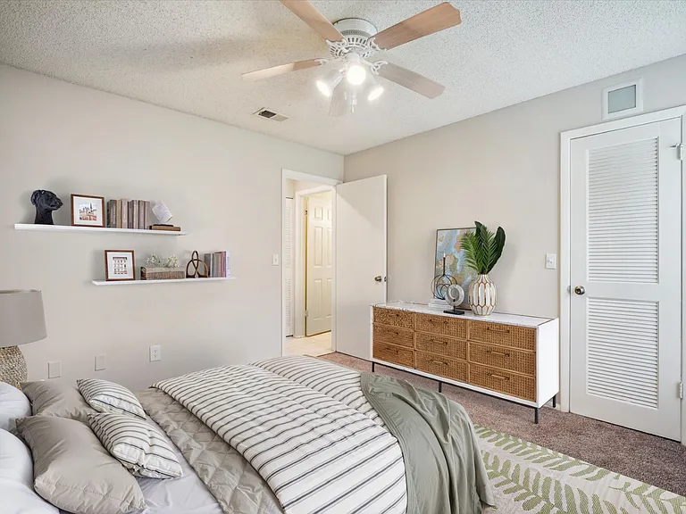 One Bedroom Large - 1 Bed / 1 Bath - 715 Sq.Ft.