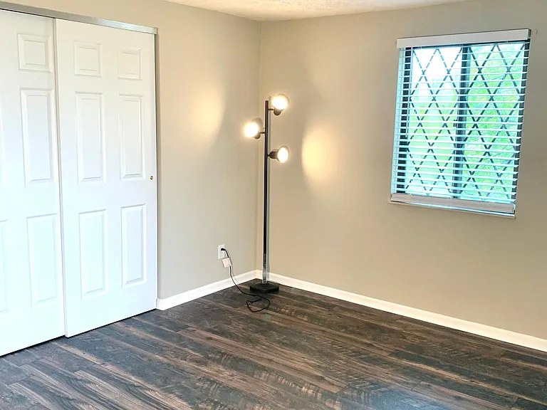 1891 Fernwood Pl — Photo 6