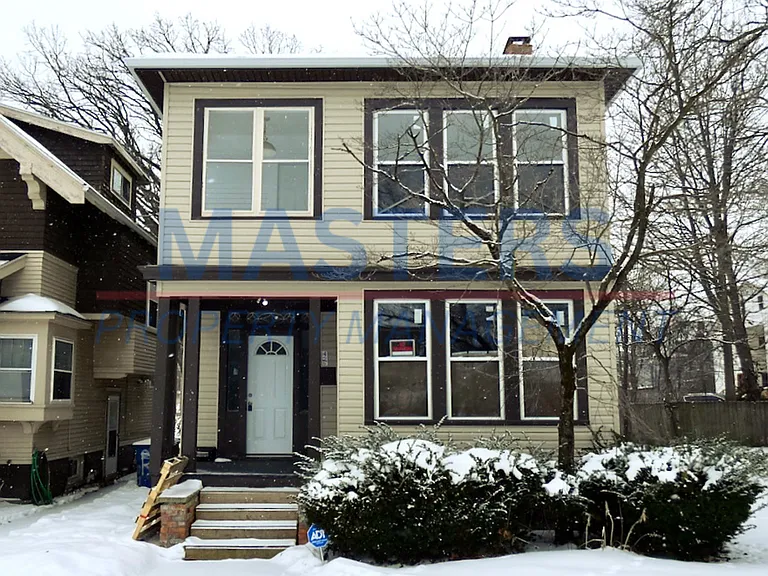 425 Boston Pl — Photo 1