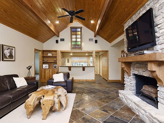 3rd image of 411 Lakeway Dr