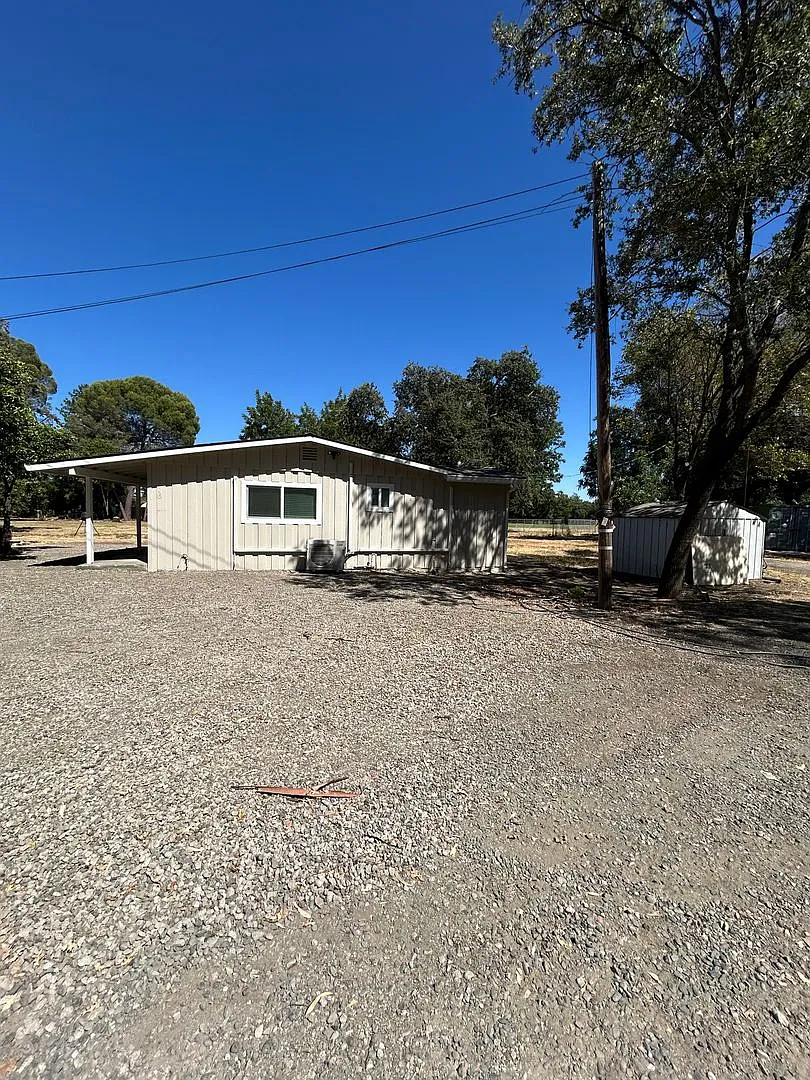Unique Home! — Photo 2