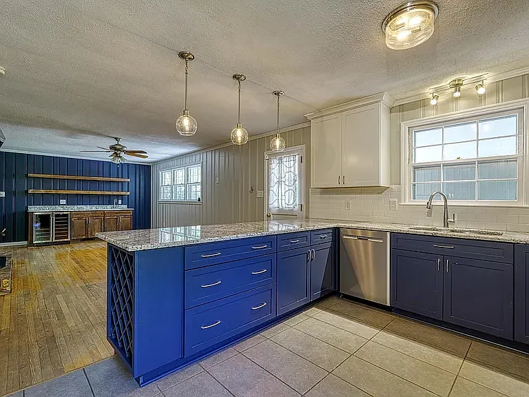 137 Henson St — Photo 3