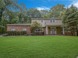 12 Carol Ct, Dix Hills, NY 11746