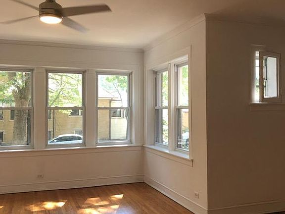 4th image of 2204 W Ainslie St #1