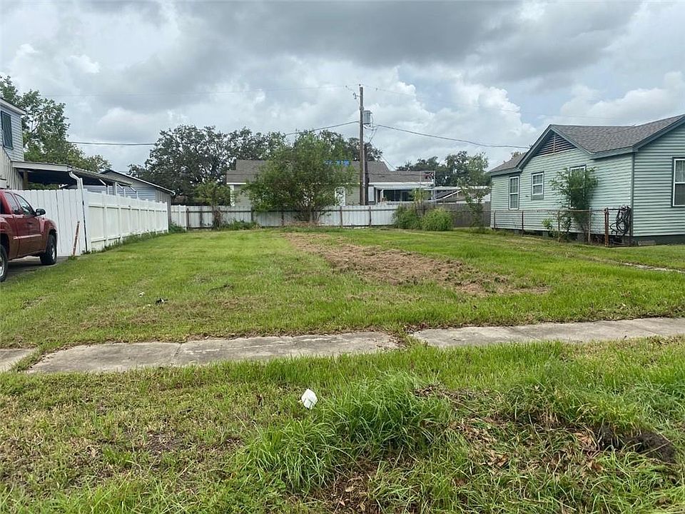 2nd image of 40 W Chalmette Cir