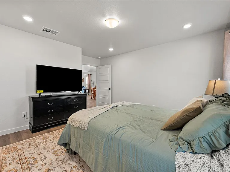 2156 Langford Ave — Photo 13