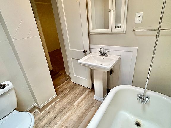 5th image of 15707 Detroit Ave APT 9
