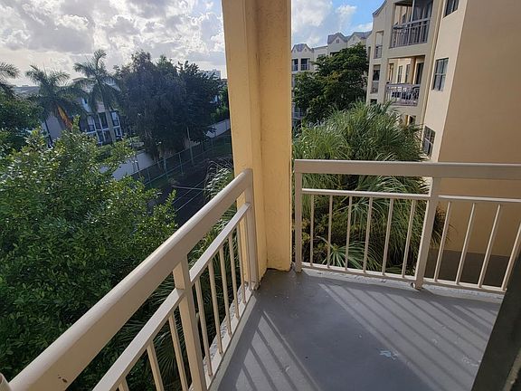 3rd image of 8290 Lake Dr APT 401