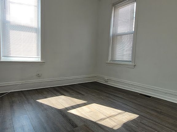 4th image of 146 N Peach St Floor 2