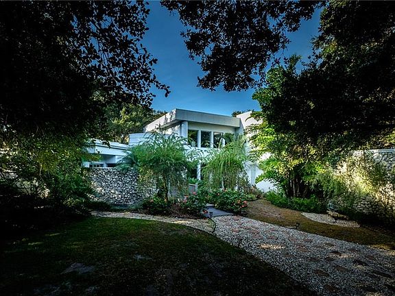 4th image of 7356 Palomino Ln