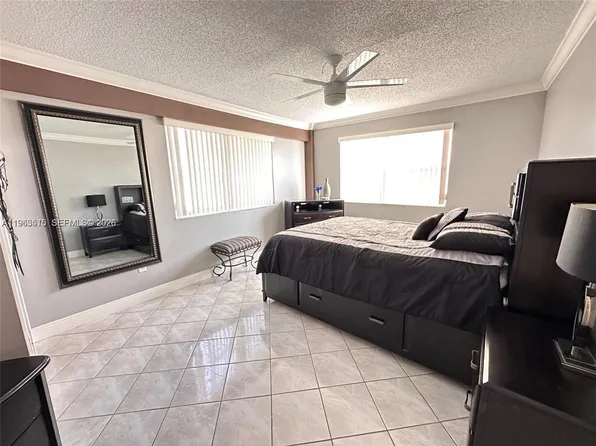 250 181st Dr APT 209, Sunny Isles Beach, FL 33160