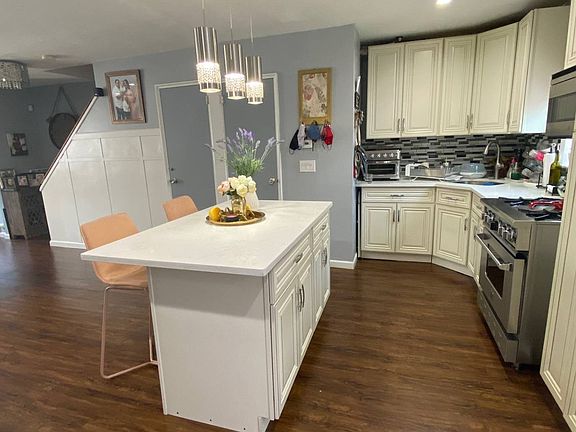 5th image of 2872 Waterbury Ave