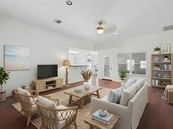 11 Clara Barton Ln, Galveston, TX 77551