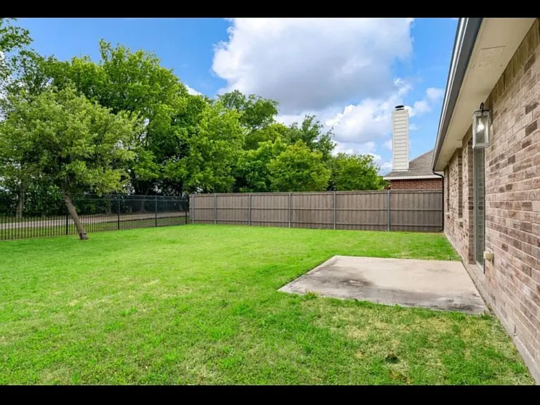 Crestwood Dr — Photo 27