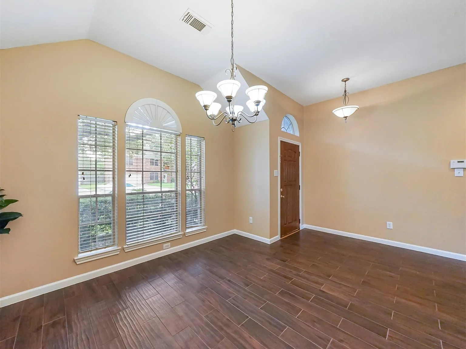 3 bed, 2.0 bath, 1702 sqft, $1,850 — Photo 4