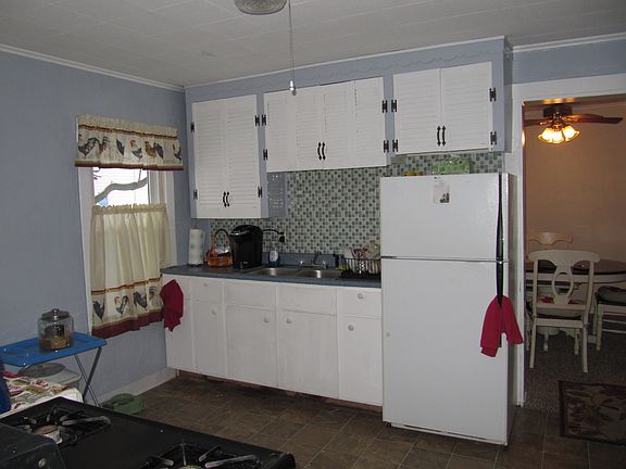 3rd image of 50 Whitney Ave