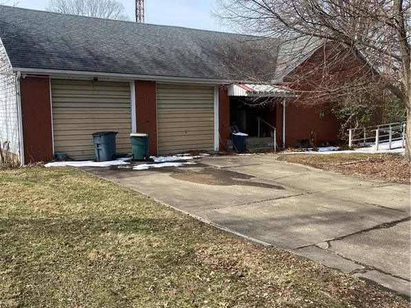 150 S Oak St, Washington, WV 26181