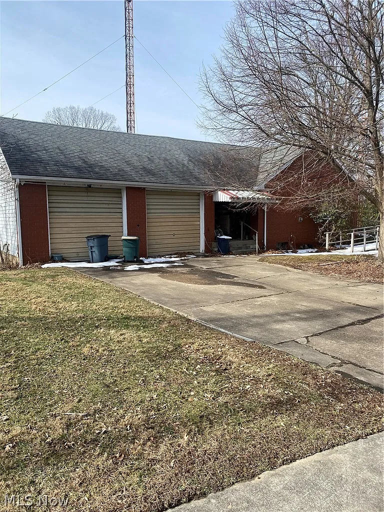 150 S Oak St photo 1