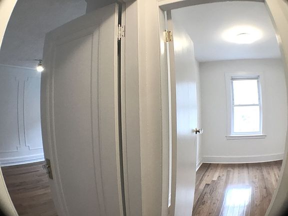 4th image of 2120 28th Ave