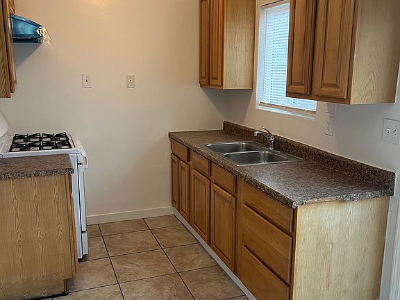 3rd image of 1840 E Grovecenter St
