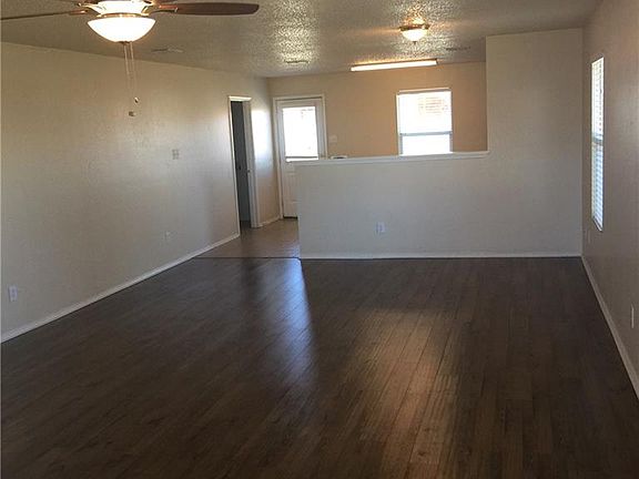 3rd image of 100 Sandlewood Dr