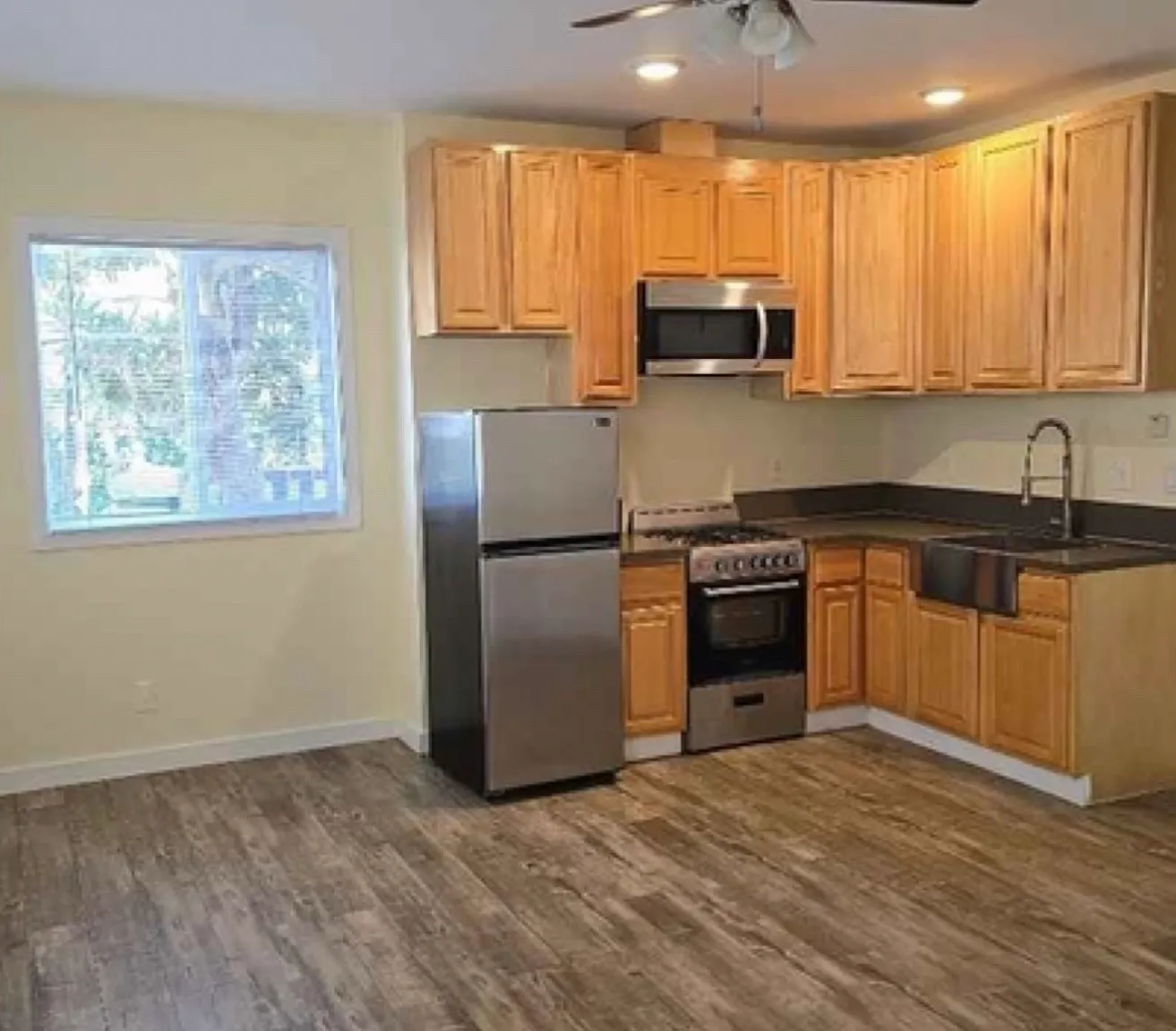 Studio, 300 sqft, $1,350 — Photo 2