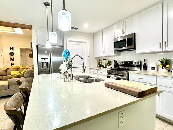 5th image of 410 Graneros Ave