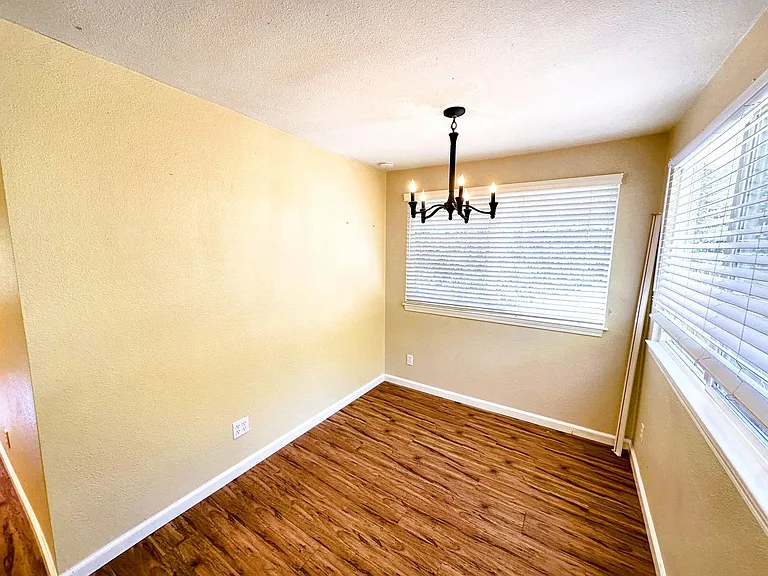 17353 Park Ave — Photo 5