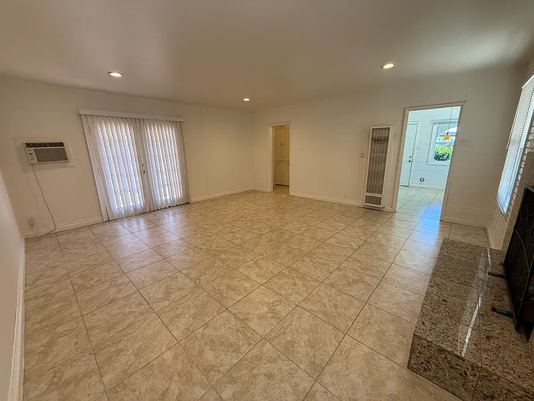 4285 1/2 Mobley Ave — Photo 3