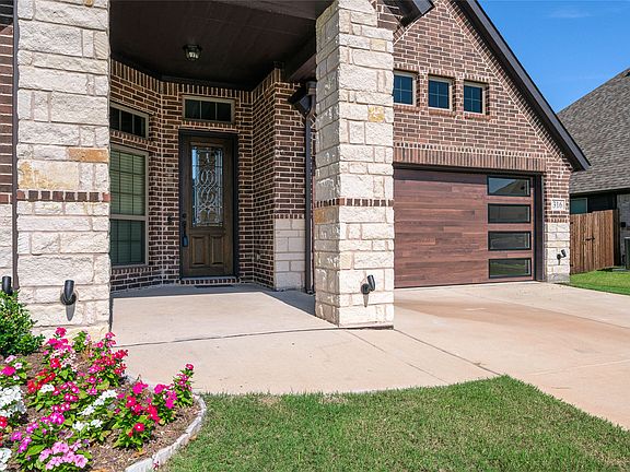 3rd image of 316 Mercer Dr