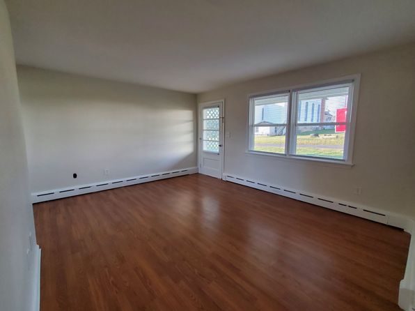 24 Beaver Ave APT 4, Annandale, NJ 08801