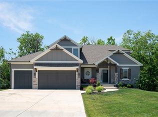 2622 SW River Trail Rd, Lees Summit, MO 64082