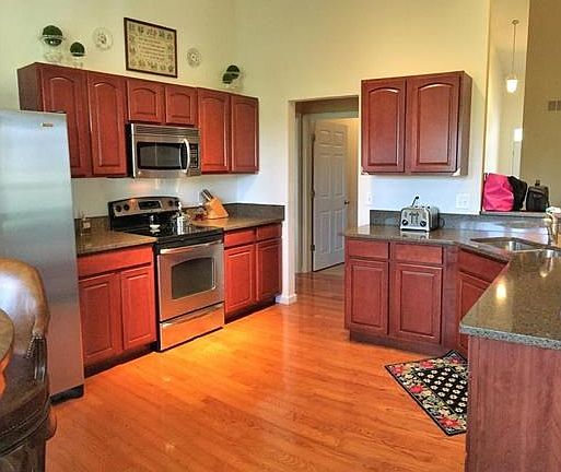 Upgraded cabinets, Silestone Countertops, Stainless Appliances