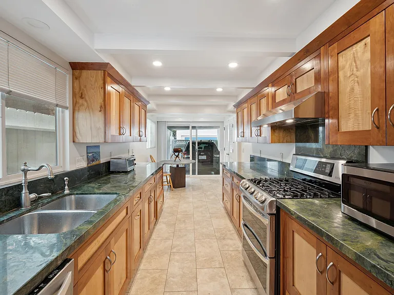 214 Walnut St — Photo 5