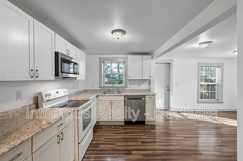 116 McArthur Dr