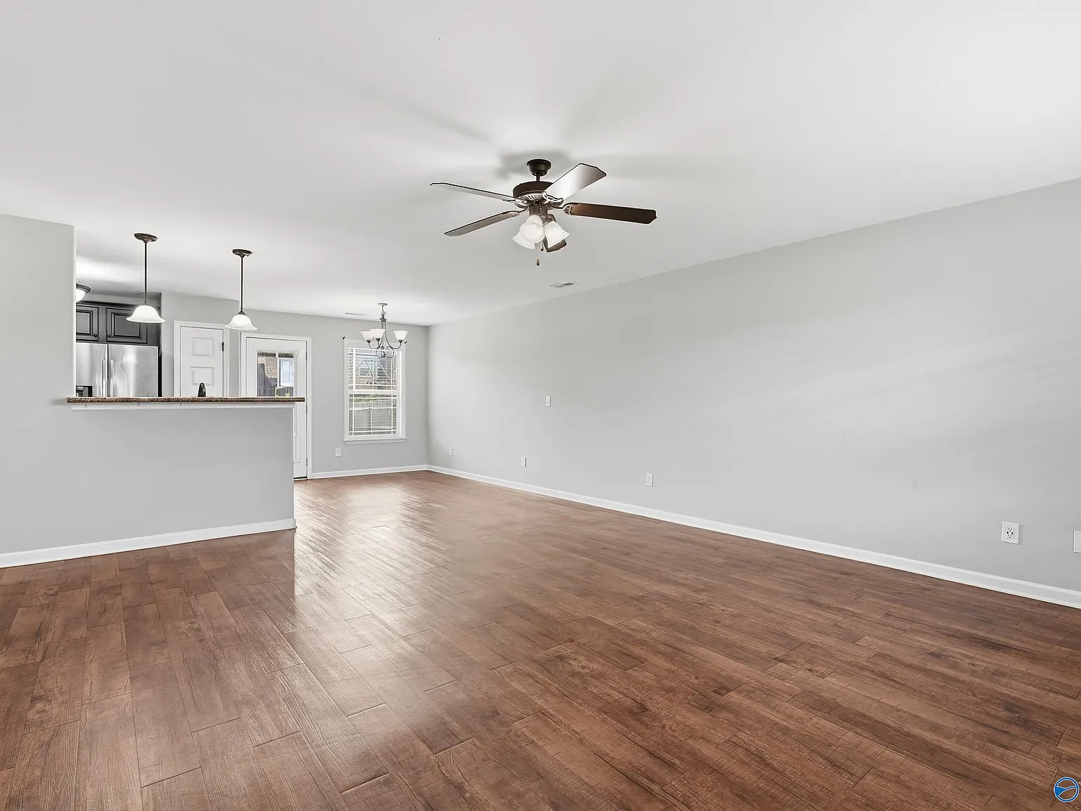 4 bed, 2.5 bath, 2160 sqft, $2,050 — Photo 4