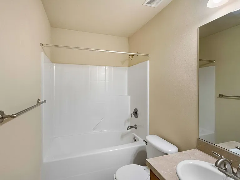 Townhomes/Apartments - 259 Se Ely St — Photo 6