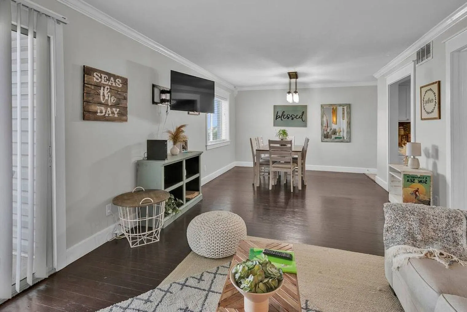 2 bed, 1.0 bath, 7319 sqft, $1,717 — Photo 4