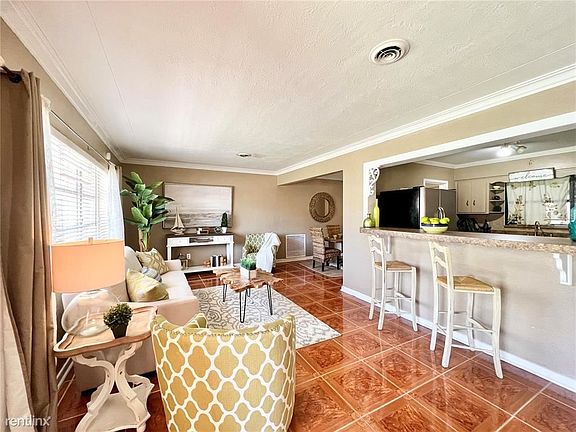5th image of 2391R 67th Ave S